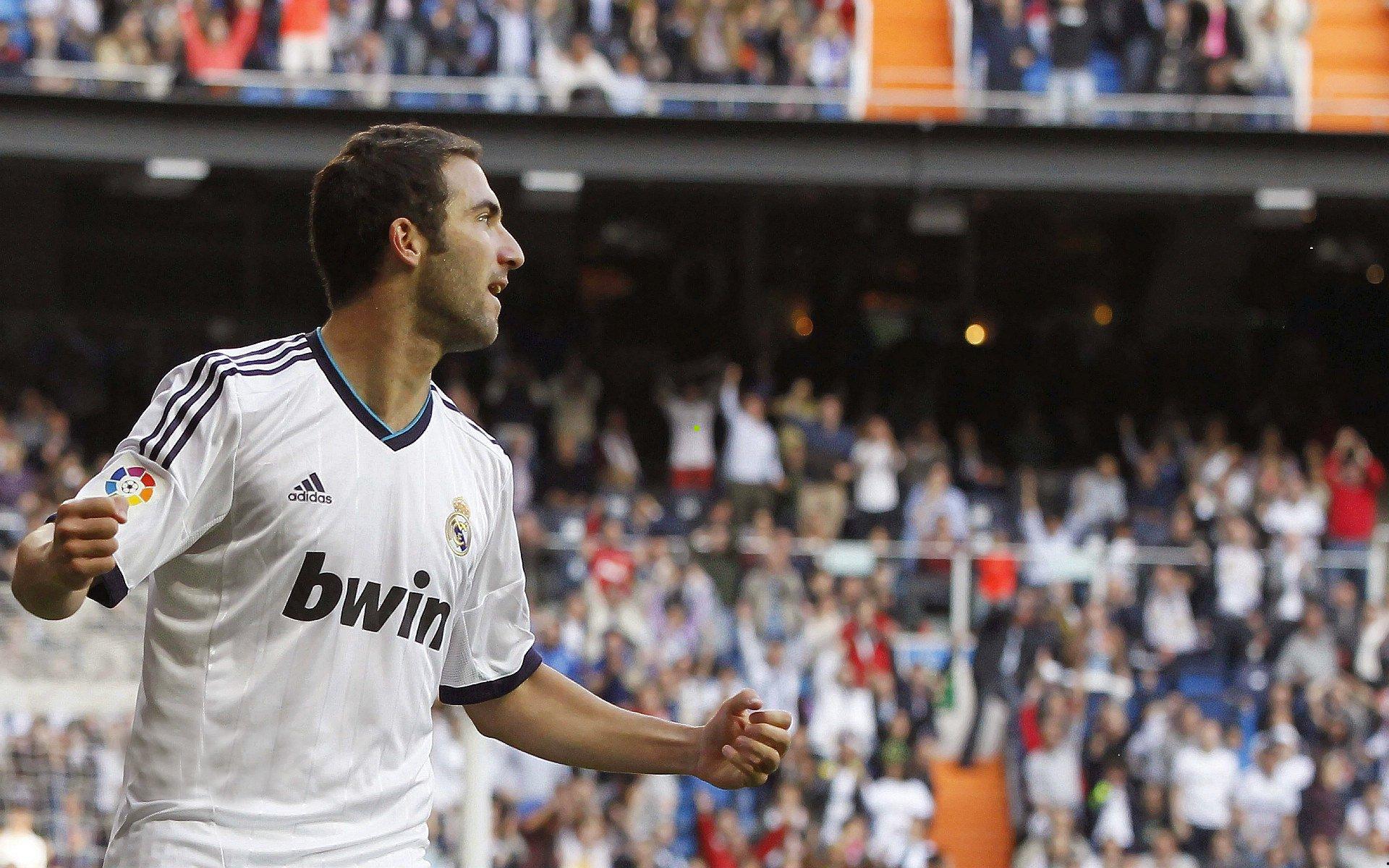 葡体后卫坦言生涯最强队友乃C罗 憧憬未来与梅西并肩作战